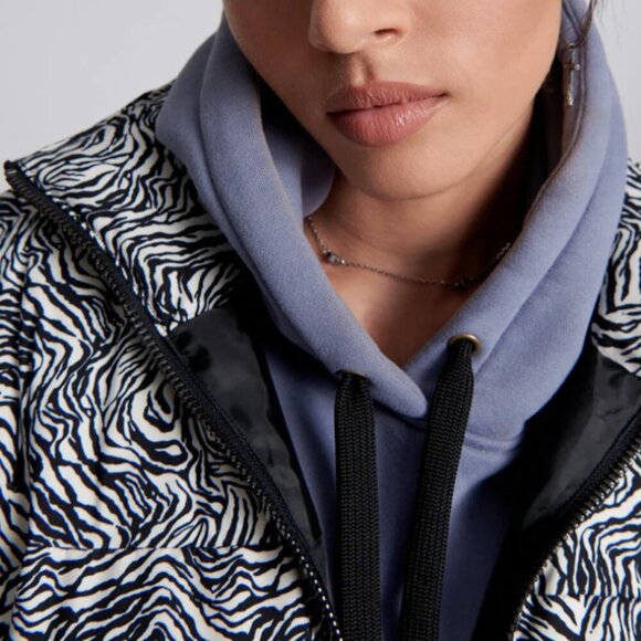 One Teaspoon Zebra Puffer Jacket Coat Front Zipper Double Pockets Cozy Comfy - Picture 3 of 4